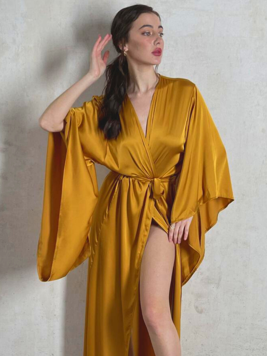 KIMONO SLEEVE ROBE